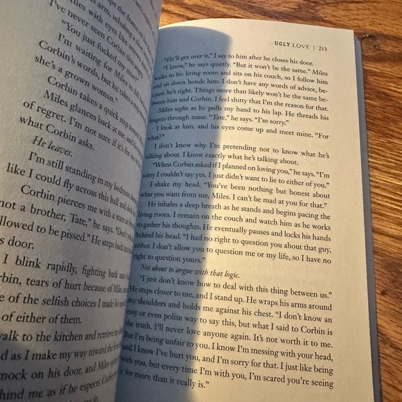 Ugly Love by Colleen Hoover - Picture 5 of 7